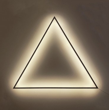 Настенный светильник TriangleWall Минималистичный стиль в сочетании с LED-освещением, идеально подойдет для любого помещения. TriangleWall - уникальное дополнение, обеспечивающее гармоничную обстановку, под настроение. Сделано в России. 